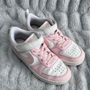Nike Kids all day play Sneakers in Pink and White
